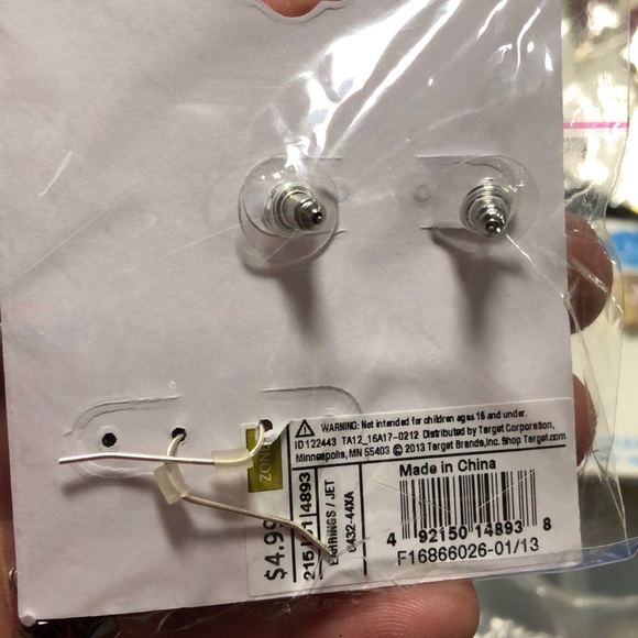 New earrings!! All in package - Picture 4 of 4